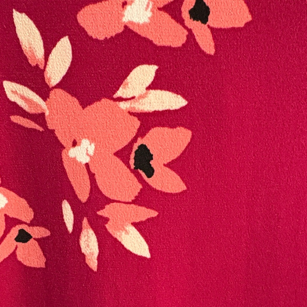 Liz Claiborne Magenta Floral Short Sleeve Blouse - Picture 3 of 5